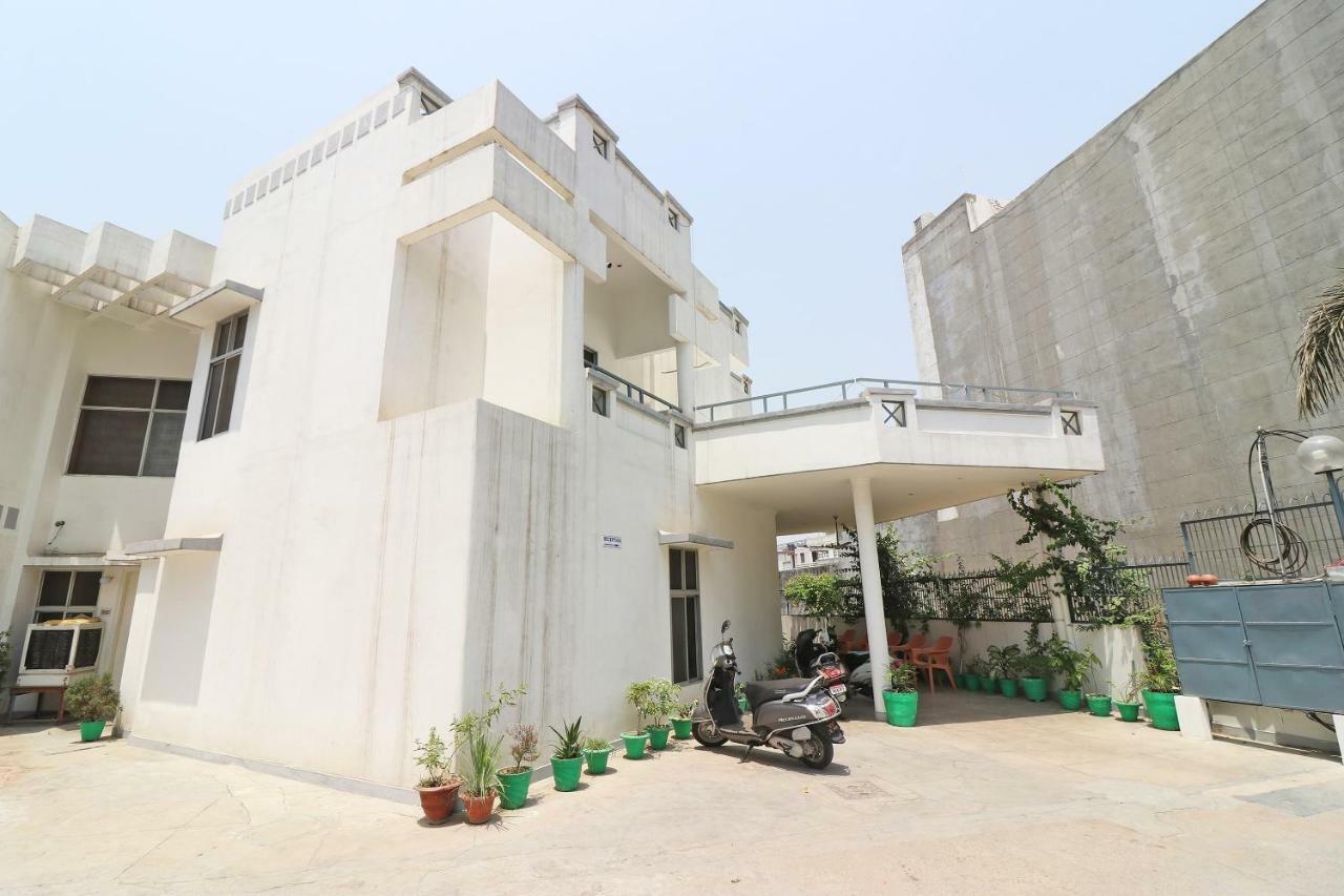 Spot On 38719 Jagdish Hotel 3*